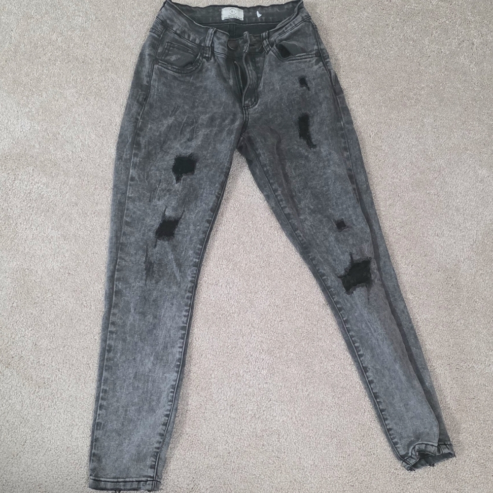 Women's Gray Distressed Skinny Jeans
